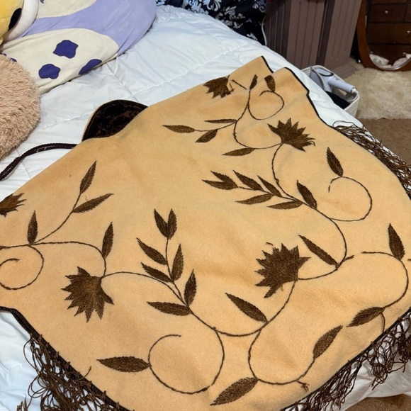 Vintage wool poncho - Picture 2 of 12